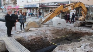 ‘İzmir’de Kazı Kazan Belediyeciliği Yapılıyor’